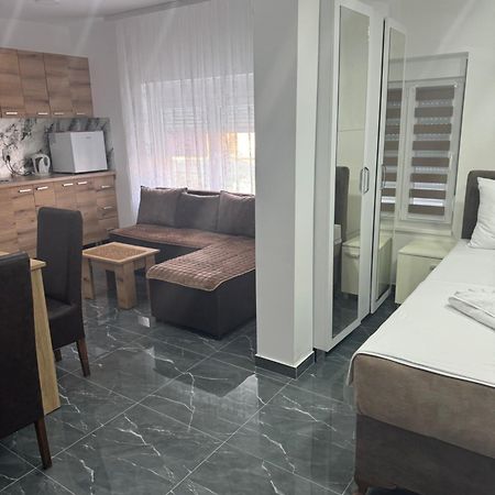 Sobe I Apartmani Casa Mia Pecinci エクステリア 写真