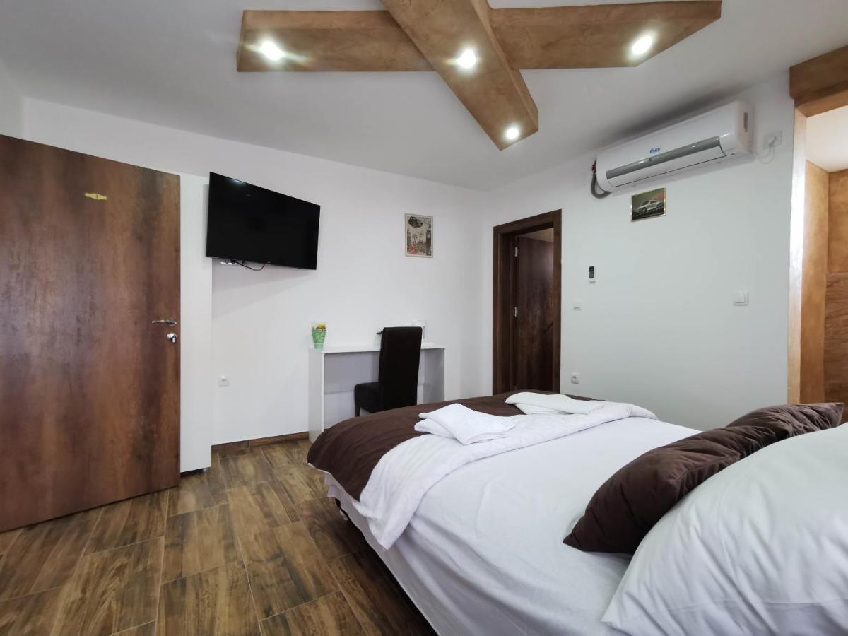 Sobe I Apartmani Casa Mia Pecinci エクステリア 写真