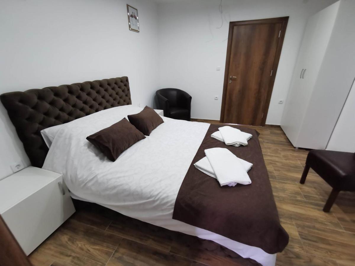 Sobe I Apartmani Casa Mia Pecinci エクステリア 写真