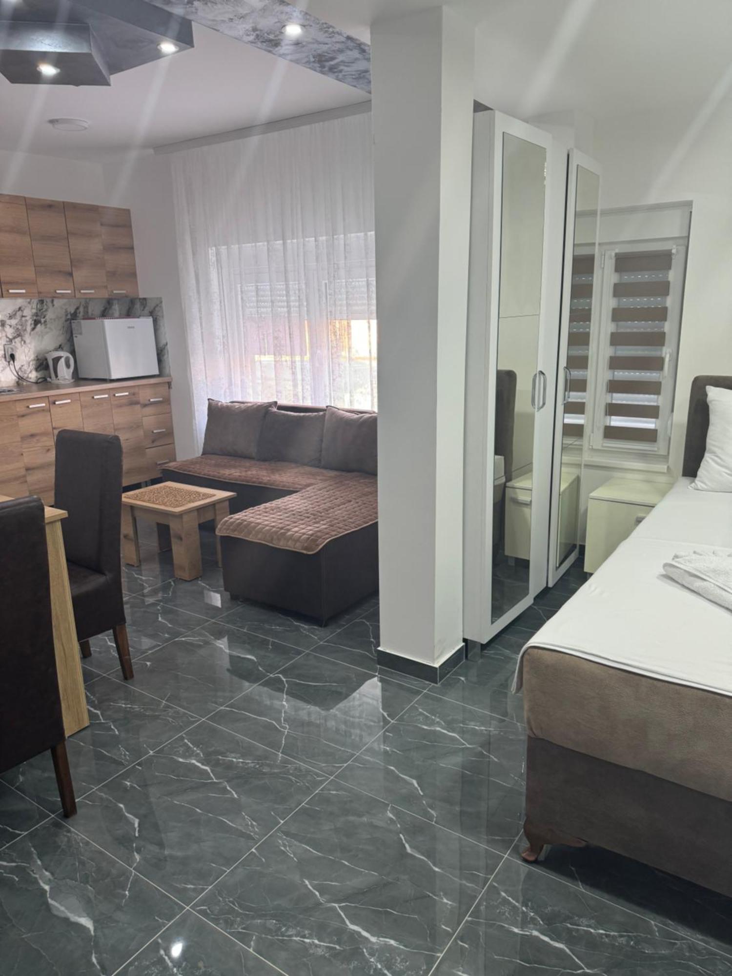 Sobe I Apartmani Casa Mia Pecinci エクステリア 写真